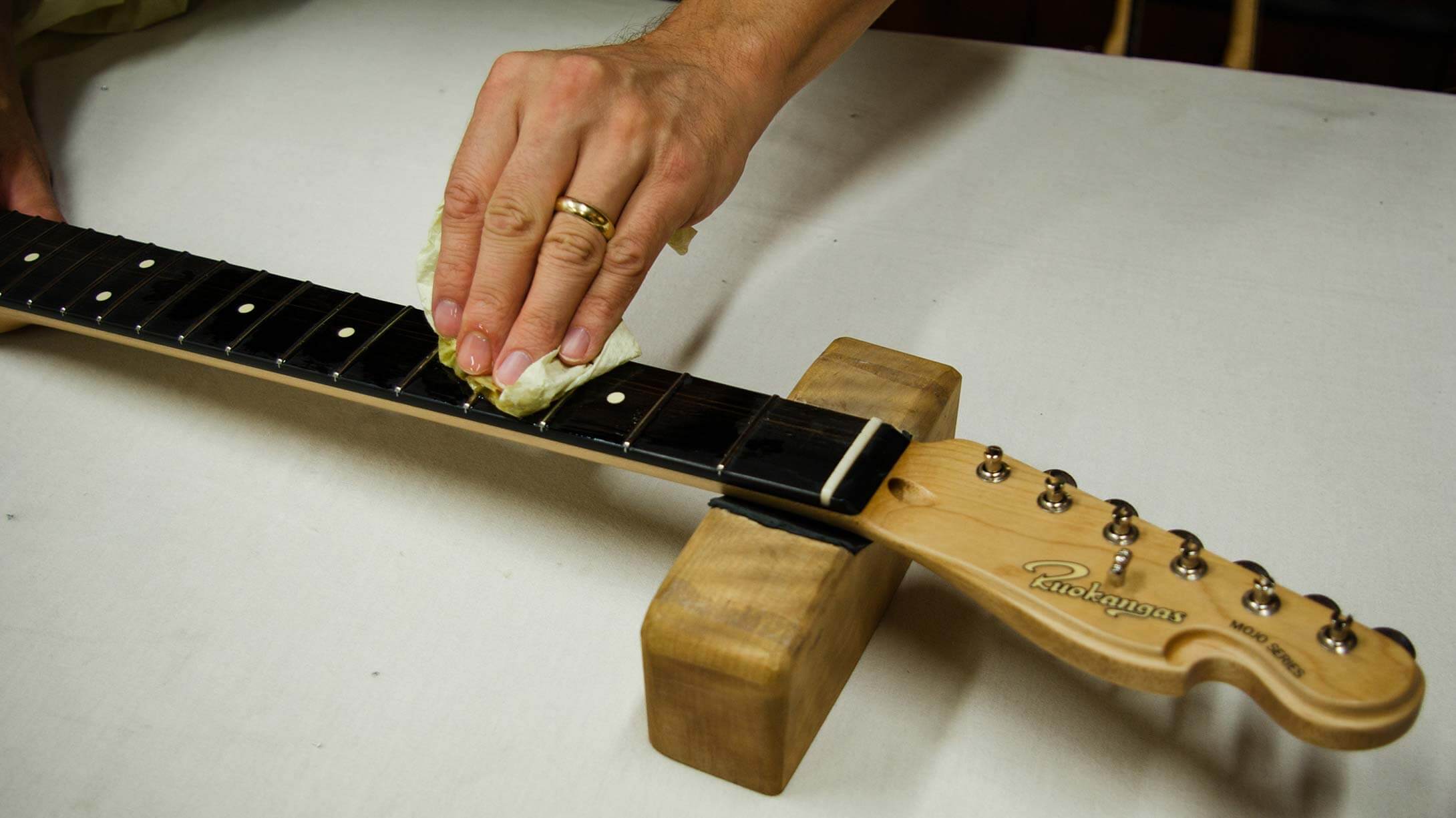 Maintenance Guide - cleaning the fretboard